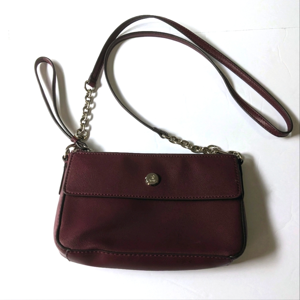 NWOT CHAPS maroon crossbody bag with chain detail